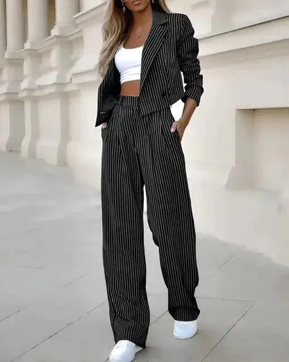 Stilvoller Damenblazer mit passender Hose