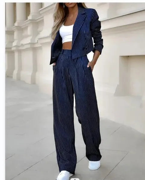 Stilvoller Damenblazer mit passender Hose