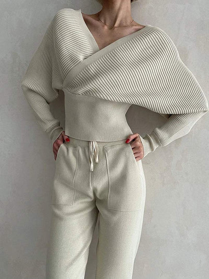 Asymmetrisches gestricktes Oberteil mit passender Hose