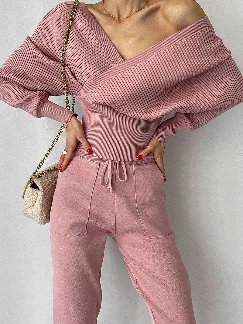 Asymmetrisches gestricktes Oberteil mit passender Hose