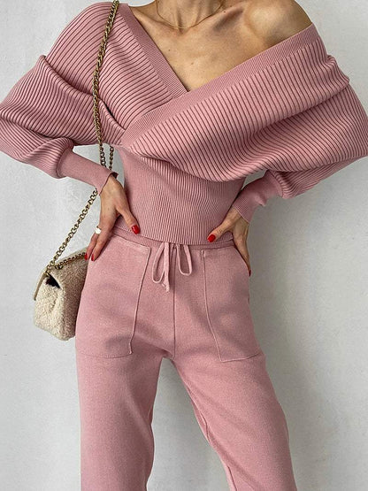 Asymmetrisches gestricktes Oberteil mit passender Hose