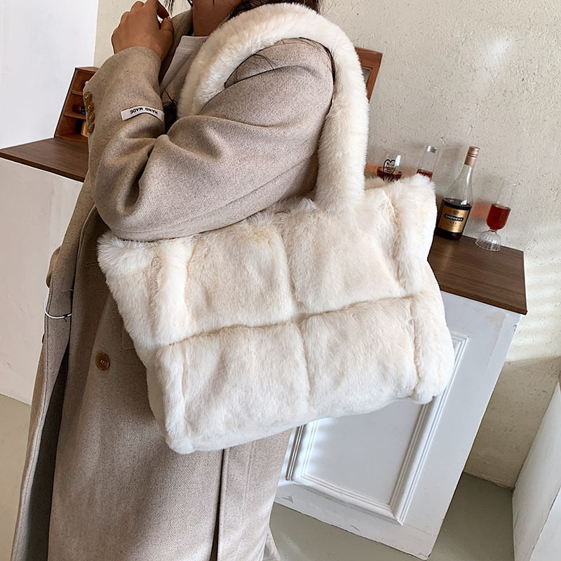 Vardi Dante™ Pipa Plüsch Handtasche | Eine bequeme & winterliche Damentasche