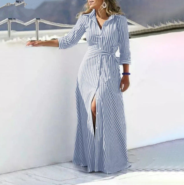 Langes gestreiftes Kleid