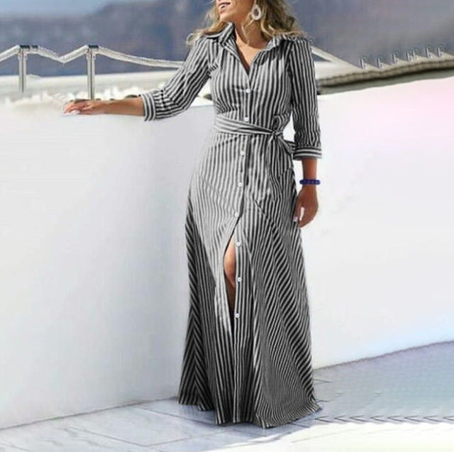Langes gestreiftes Kleid