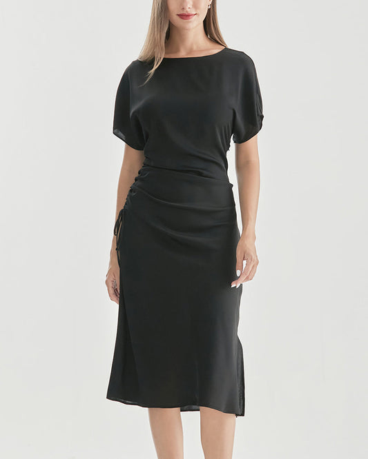 Elegantes Kleid mit kurzen Ärmeln und plissiertem Rock für einen raffinierten Look