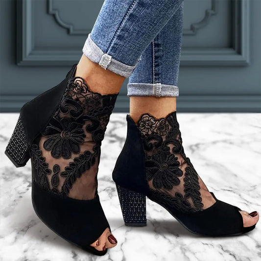 Schwarze Luxus-Absatzschuhe mit Spitze
