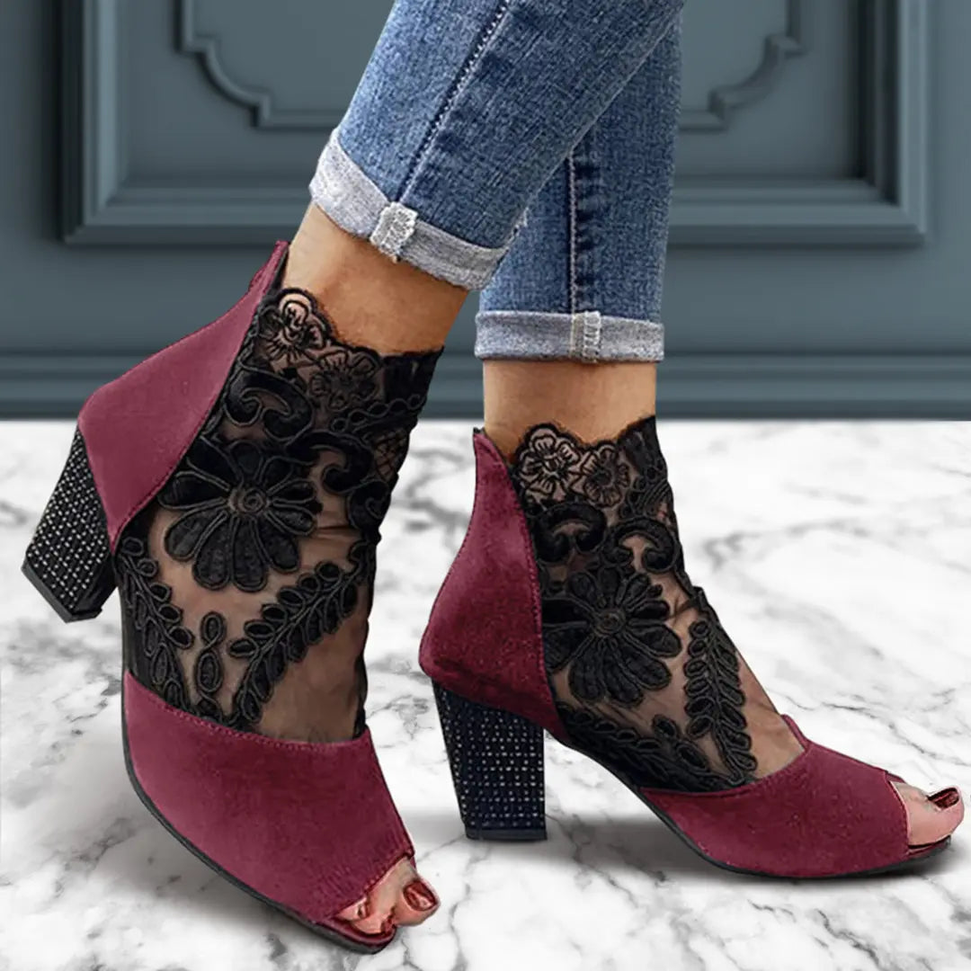 Schwarze Luxus-Absatzschuhe mit Spitze