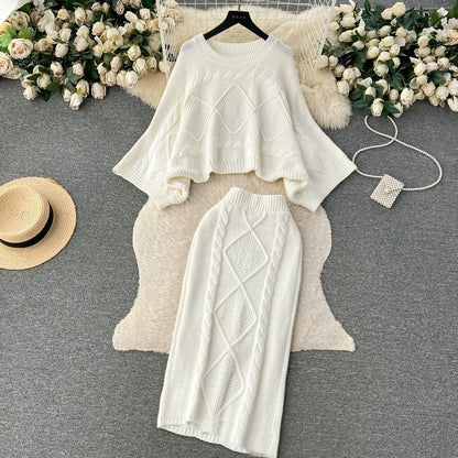 Modisches und warmes zweiteiliges Kleid
