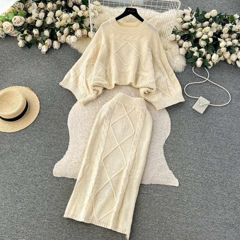 Modisches und warmes zweiteiliges Kleid