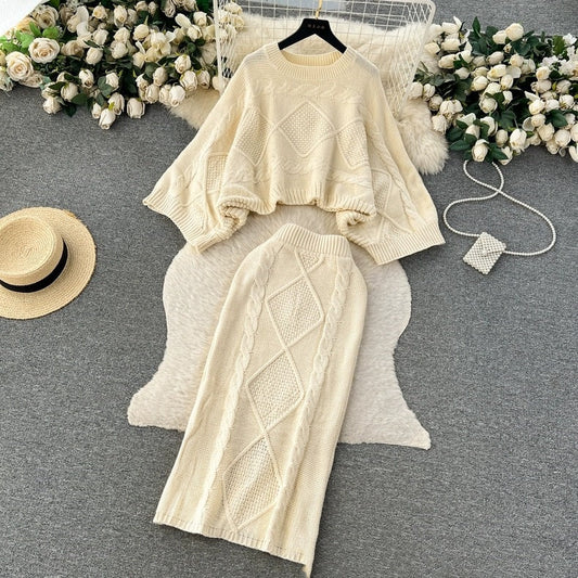 Modisches und warmes zweiteiliges Kleid