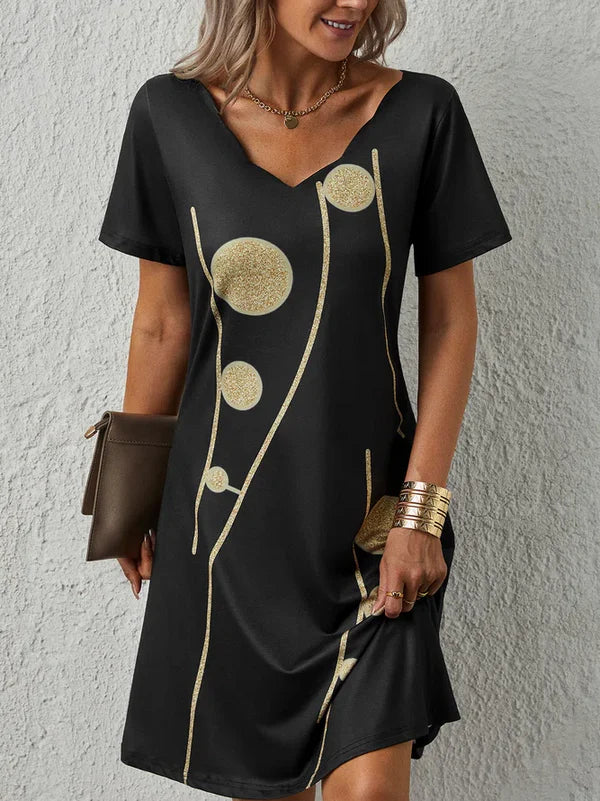 Suki - lässiges Strickkleid mit V-Ausschnitt und kurzen Ärmeln