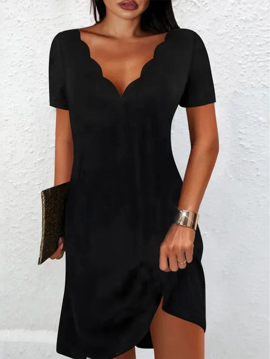 Suki - lässiges Strickkleid mit V-Ausschnitt und kurzen Ärmeln