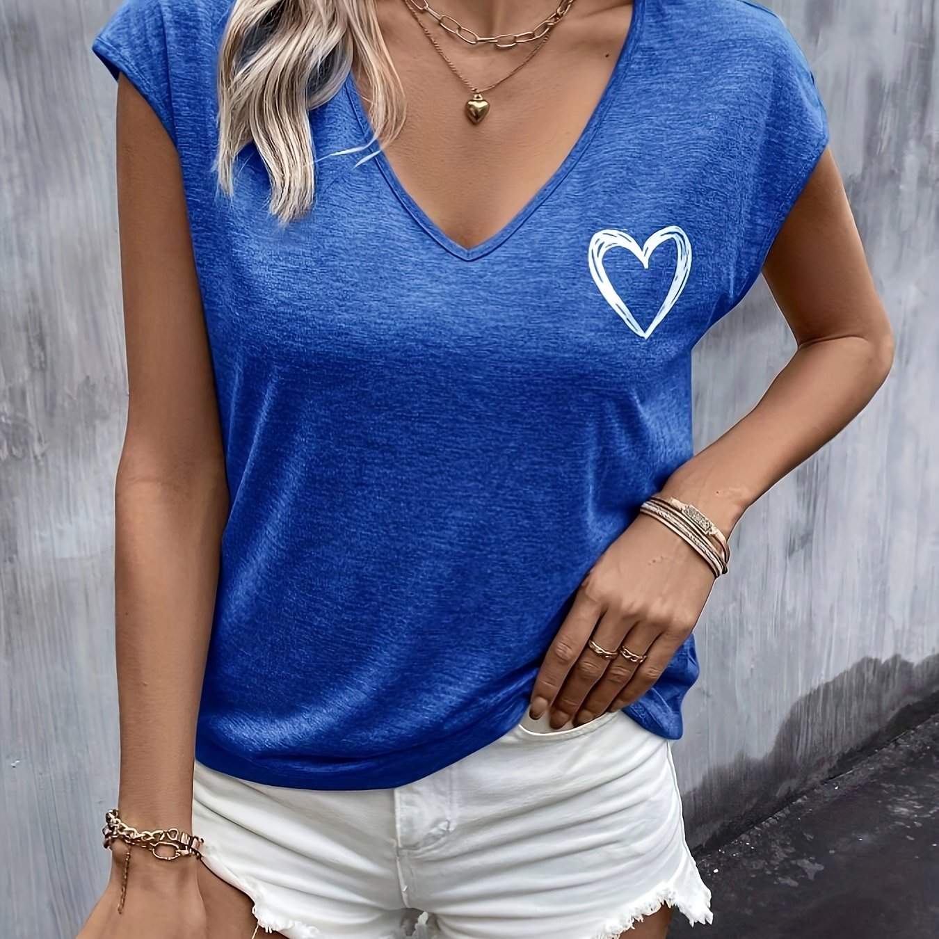 T-Shirt mit Herz-Print - V-Ausschnitt und kurze Ärmel für mehr Bequemlichkeit
