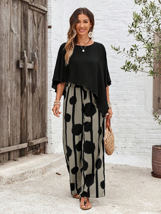 Zweiteiliges Set - Asymmetrisches Zoom-Shirt & gestreifte Hose