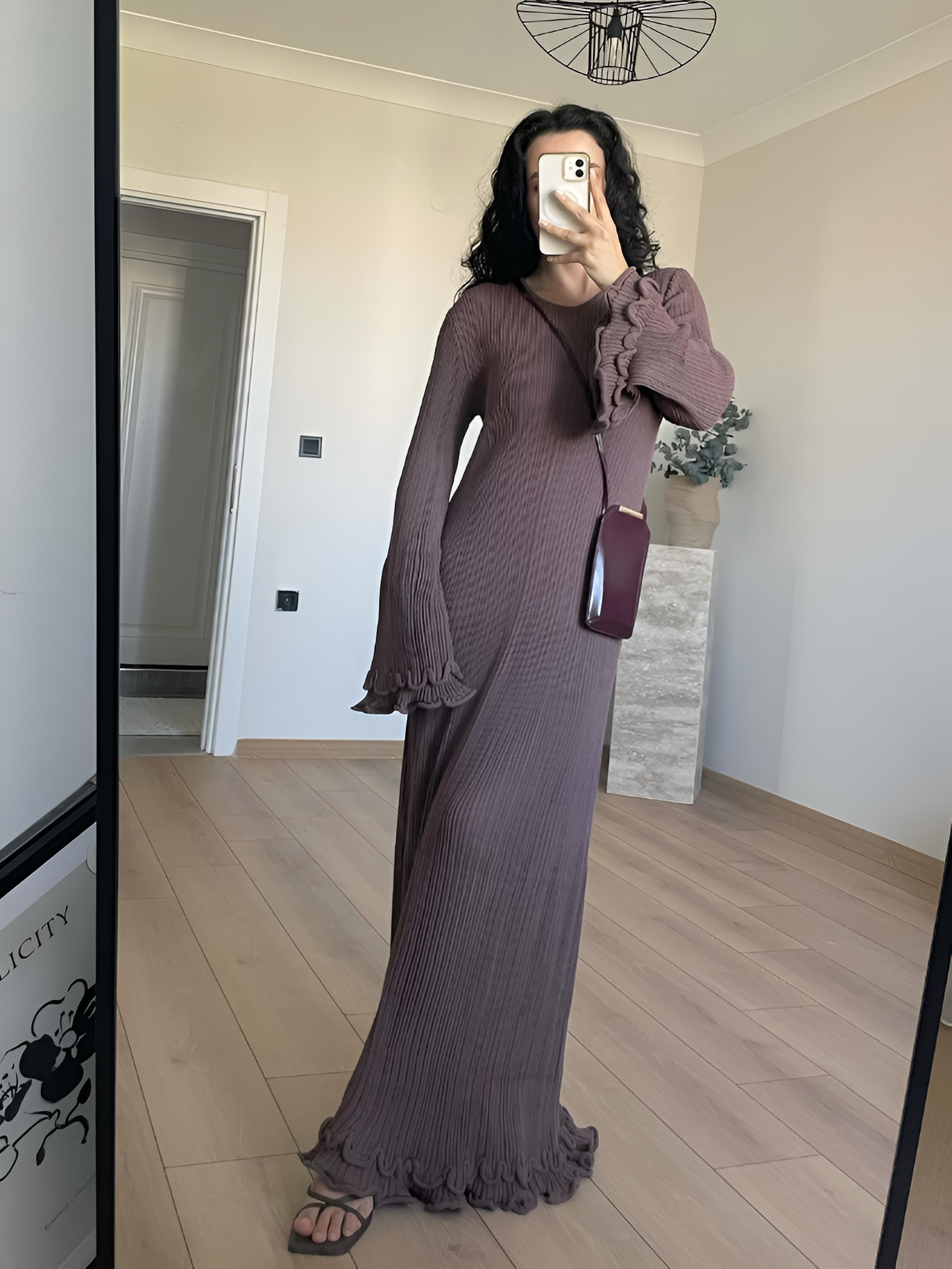 Halina | Elegantes und sexy Kleid mit Rüschen am Rücken