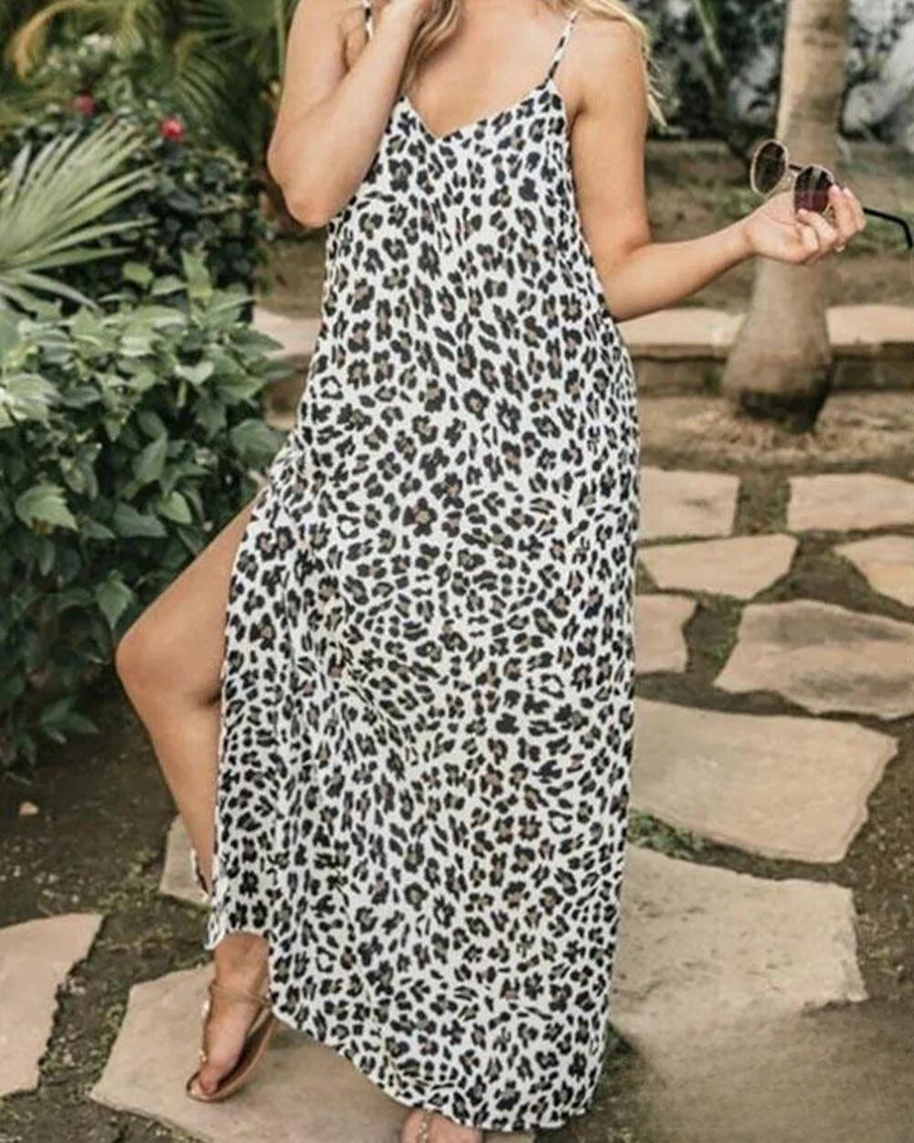 Kleid mit V-Ausschnitt, Leopardenmuster und schmalen Trägern