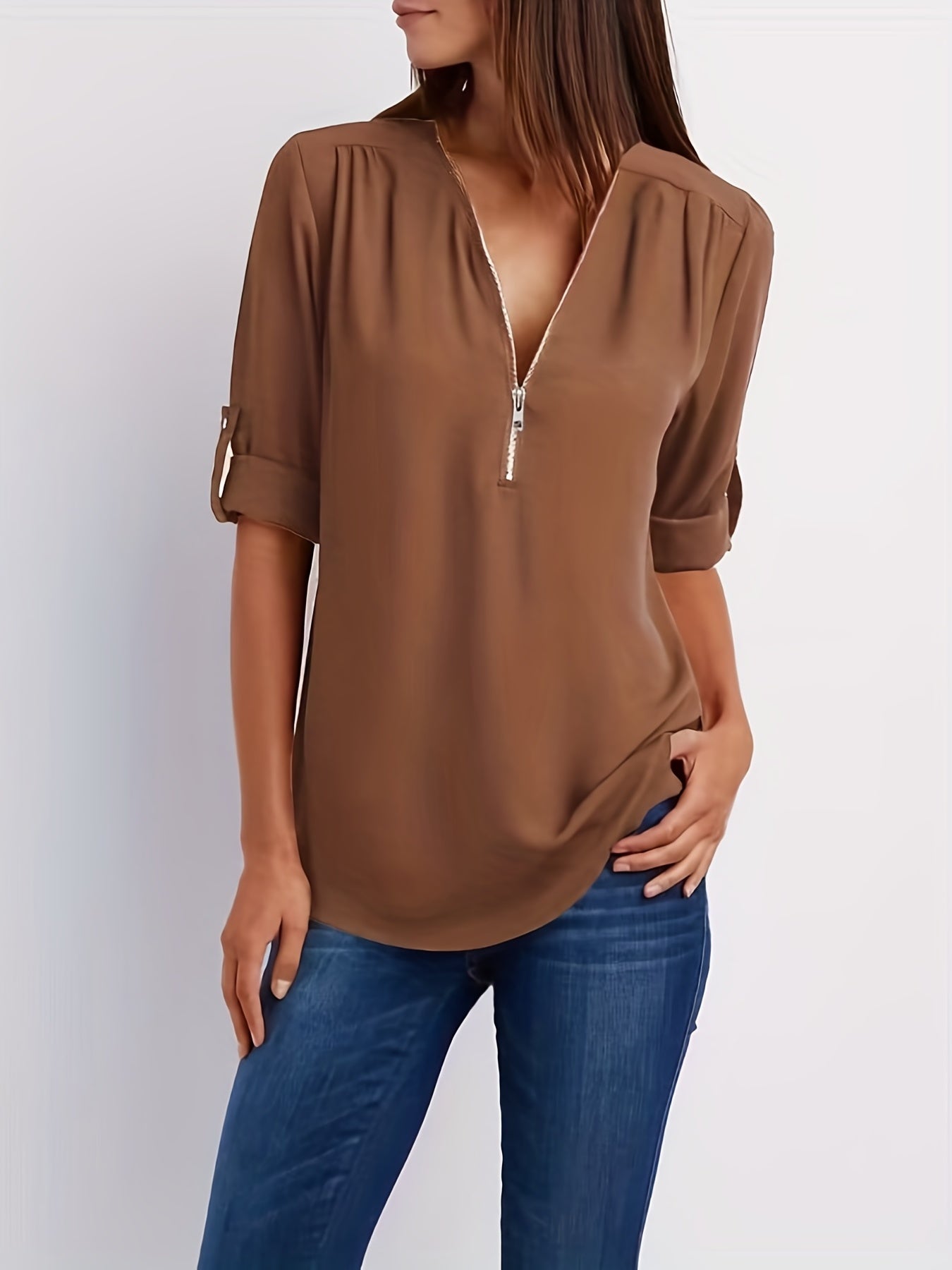 Bluse mit V-Ausschnitt - hochgekrempelte Ärmel und halber Reißverschluss