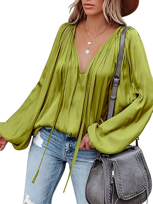 Bluse mit V-Ausschnitt und Laternenärmeln - Satin-Look und halbtransparentes Design