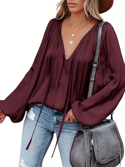 Bluse mit V-Ausschnitt und Laternenärmeln - Satin-Look und halbtransparentes Design