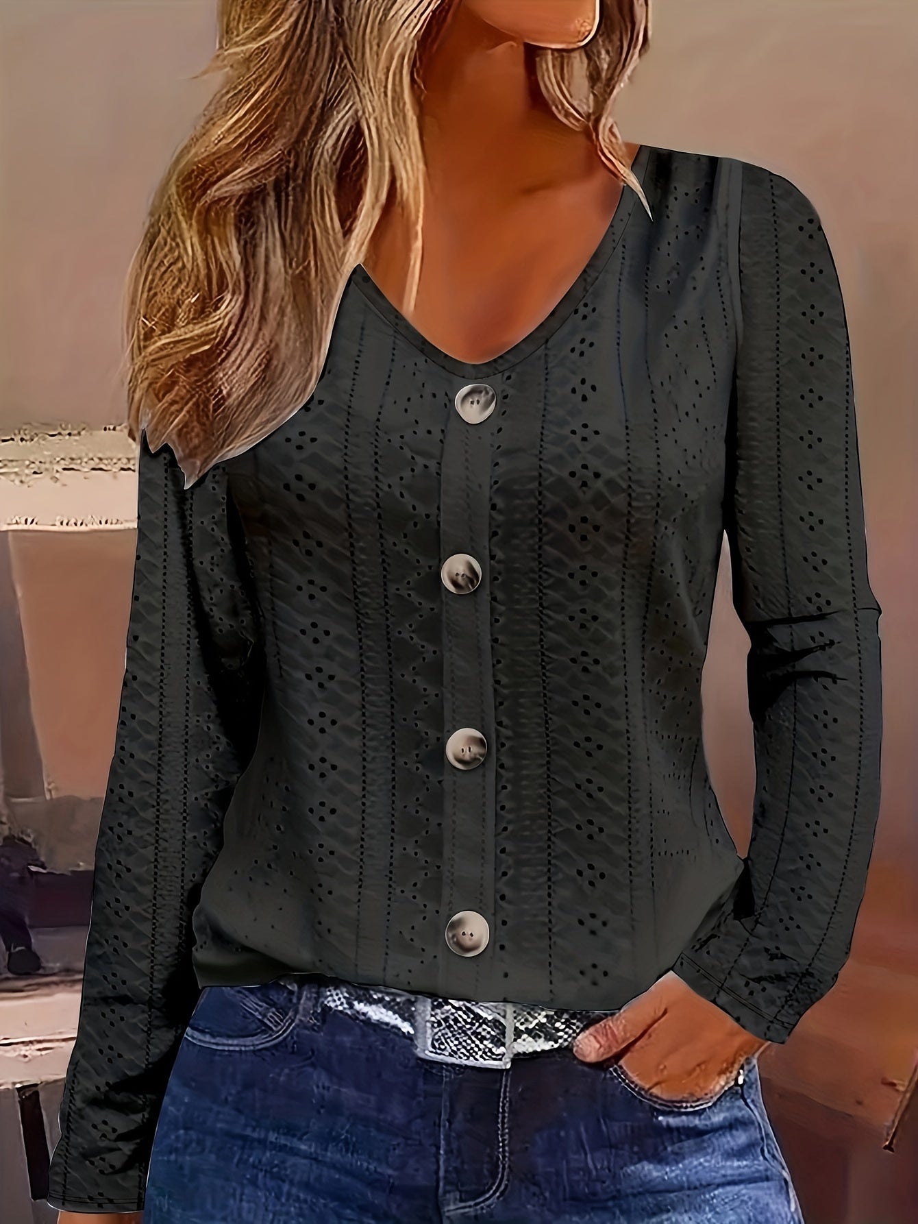 Bluse mit V-Ausschnitt - Ösendetail & halbtransparenter Stoff