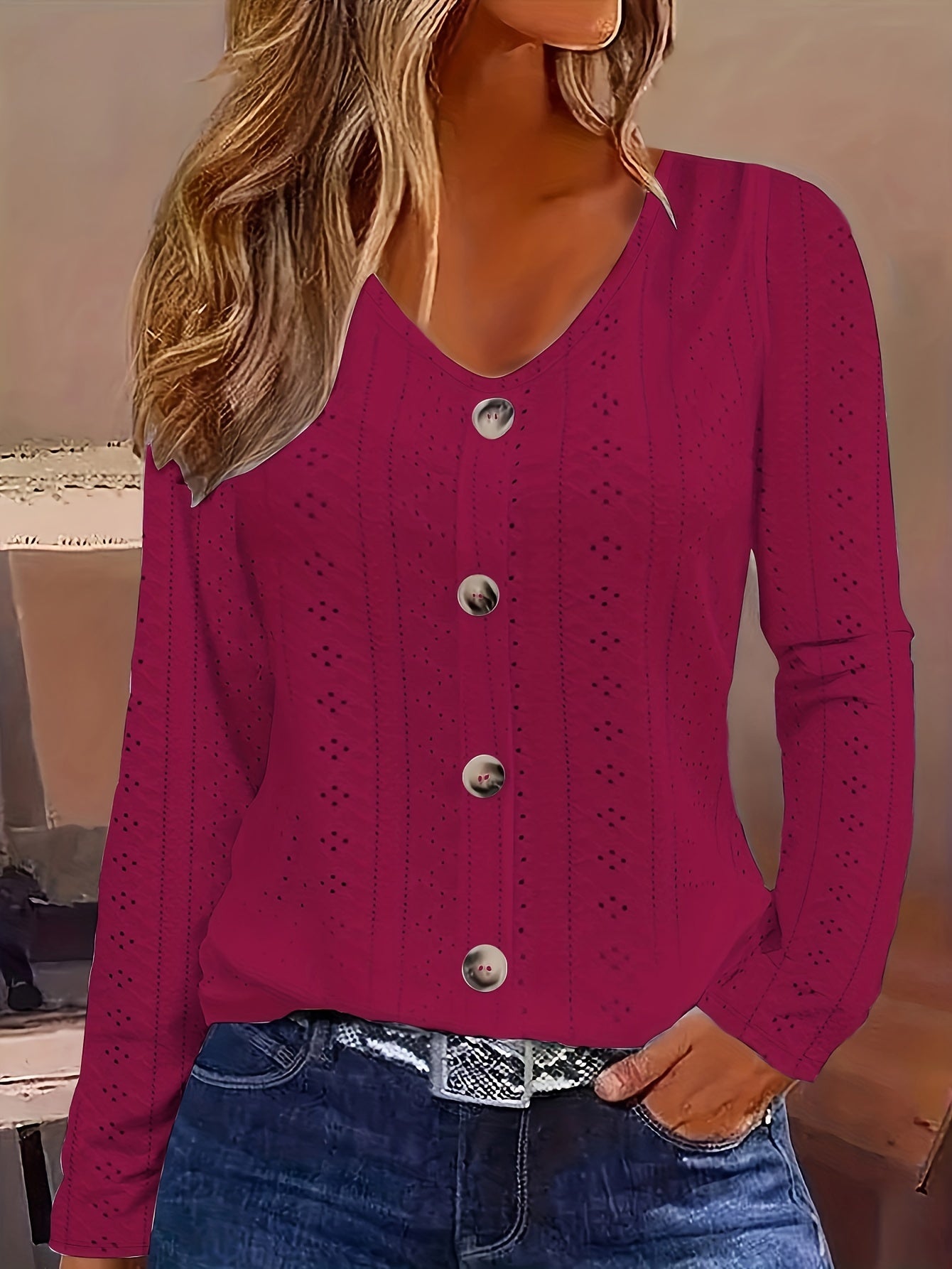 Bluse mit V-Ausschnitt - Ösendetail & halbtransparenter Stoff