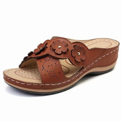 TrendZetter™: Feminine Sandalen mit floralem Muster