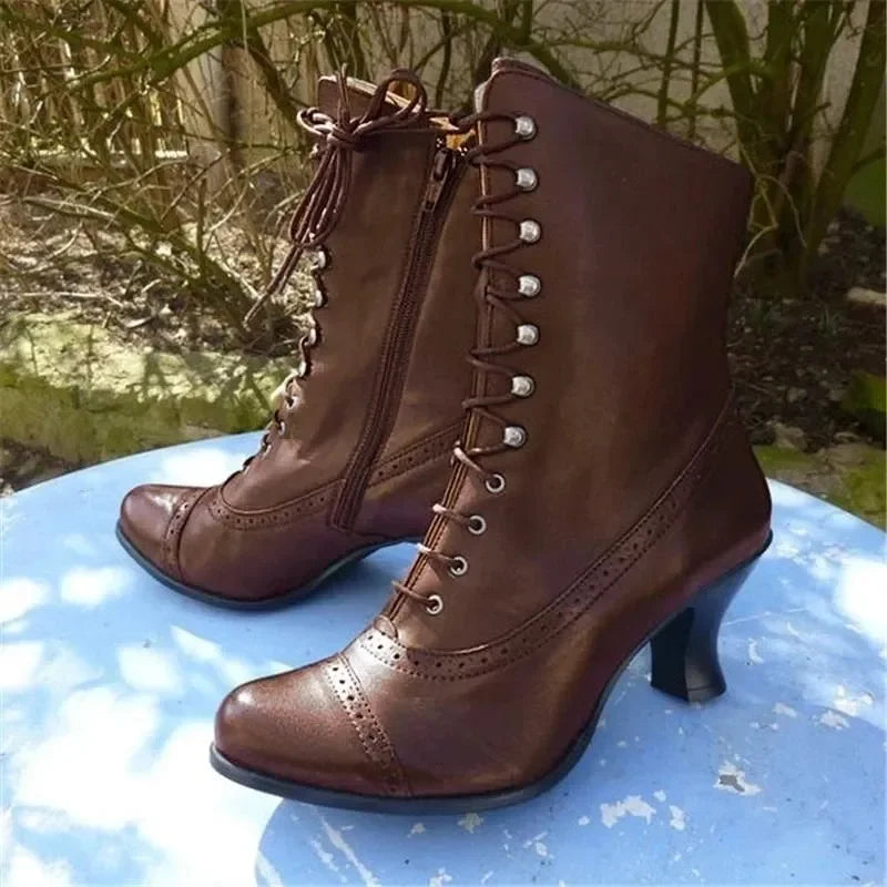 Winterstiefel mit Schnürsenkelabsatz - Miriam