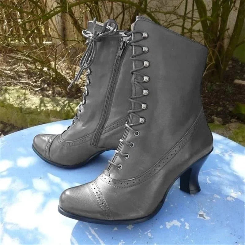 Winterstiefel mit Schnürsenkelabsatz - Miriam