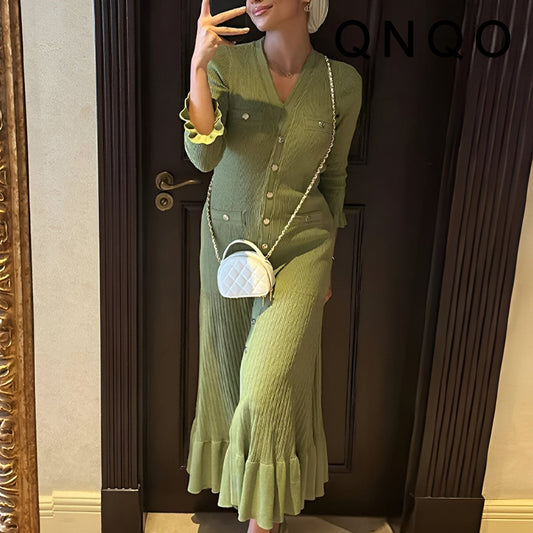 Qnqo | Mühelos schickes Strickkleid