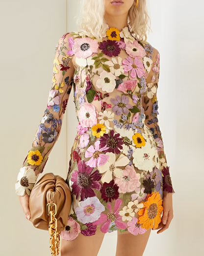 Flora - Elegantes Kleid mit Blumendekoration