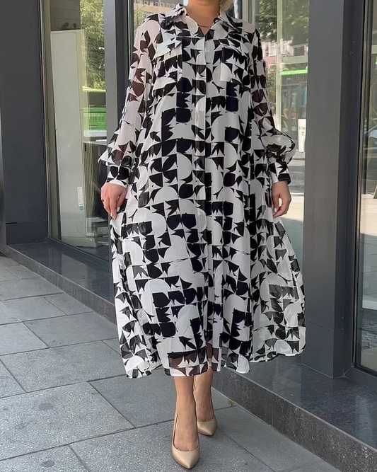 Freizeitkleid mit langen Ärmeln, modischem Reverskragen und aufgeschlagenen Taschen