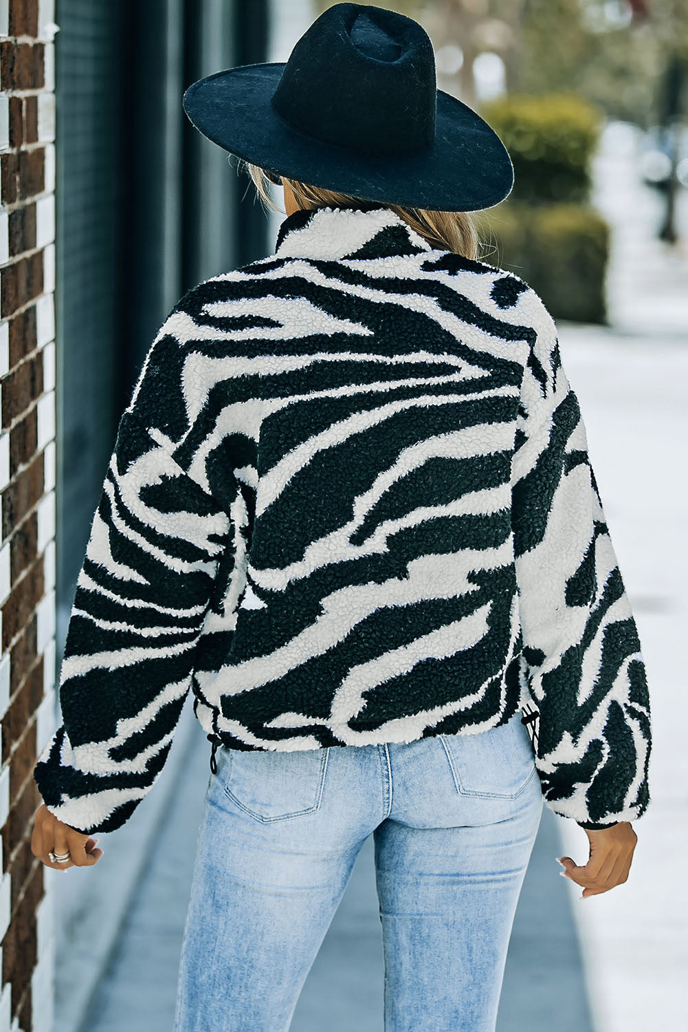 Chika | Verspielte Plüschjacke mit Zebramuster