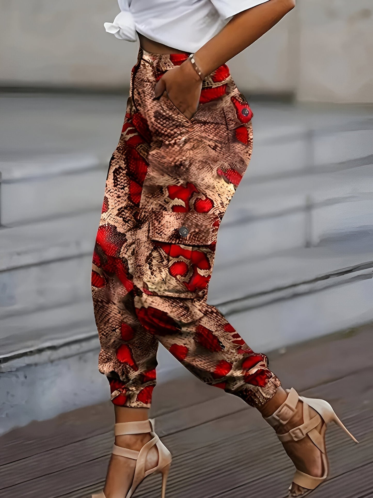 Chic Jogginghose mit Schlangendruck und hohem Bund