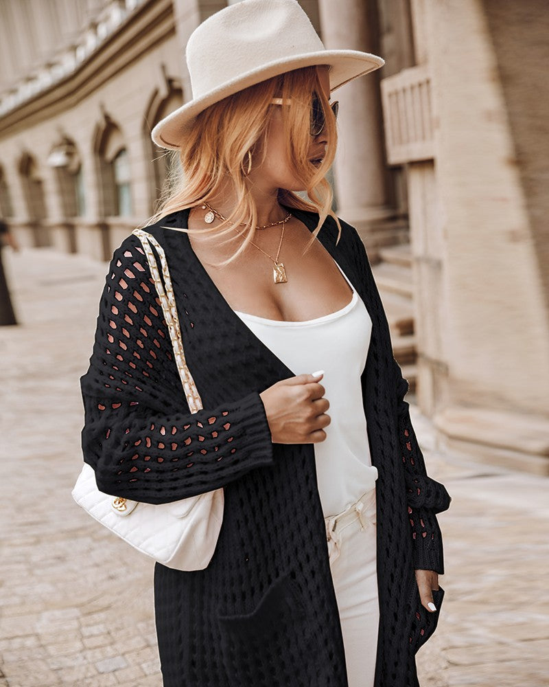 Strickjacke mit eingeschnittenen Taschen und längerer Länge
