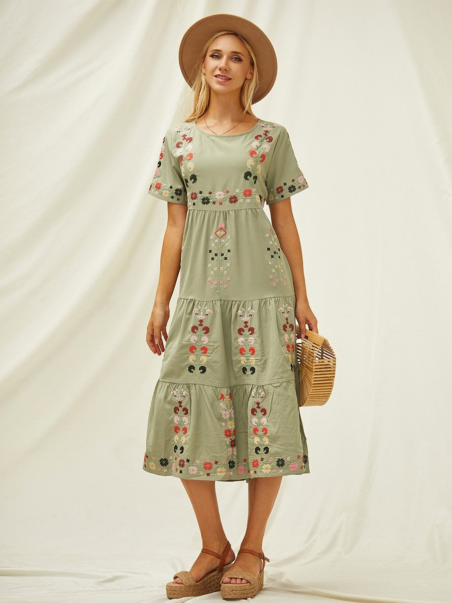 Pauline - Kurzärmeliges Kleid mit Rundhalsausschnitt und floraler Stickerei