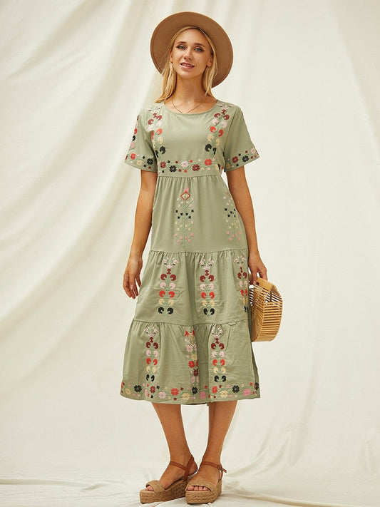 Pauline - Kurzärmeliges Kleid mit Rundhalsausschnitt und floraler Stickerei
