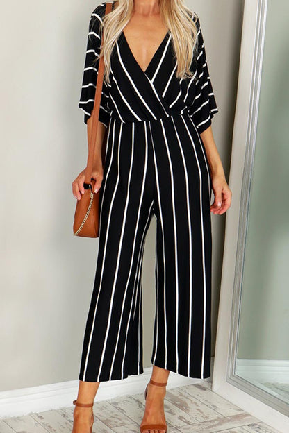 Gestreifter Jumpsuit mit V-Ausschnitt und weiten Beinen