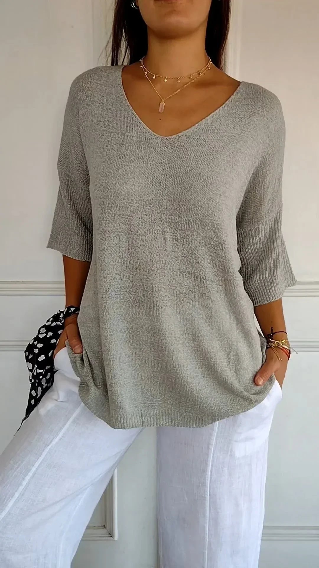 Brigitte - Einfarbiges gestricktes Top mit V-Ausschnitt