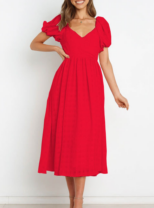 Kleid mit pastellfarbenem Rock, quadratischem Ausschnitt und modischer Trennnaht