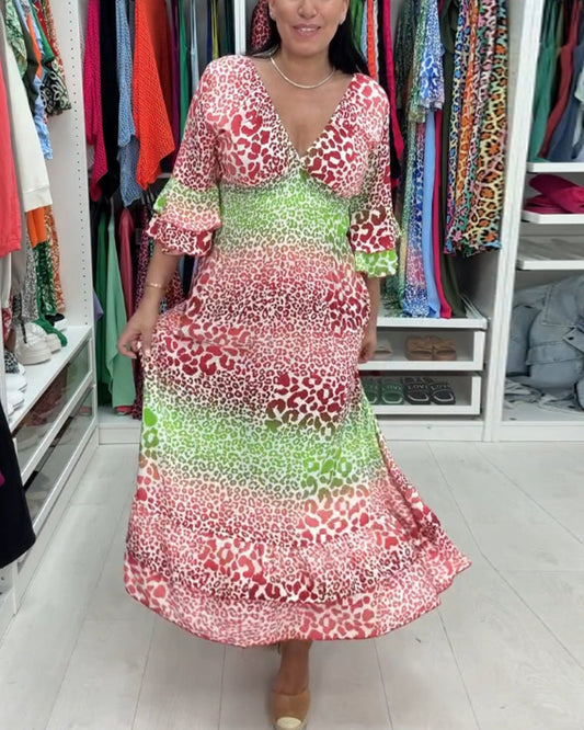 Elegantes langes Kleid mit V-Ausschnitt und Leopardenmuster