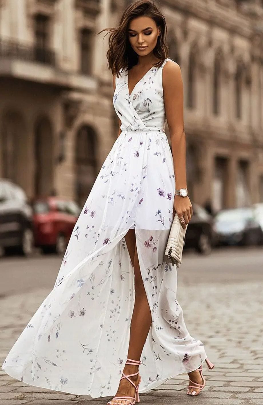 Langes, ärmelloses Kleid mit gekreuztem Ausschnitt und zartem Blumendruck