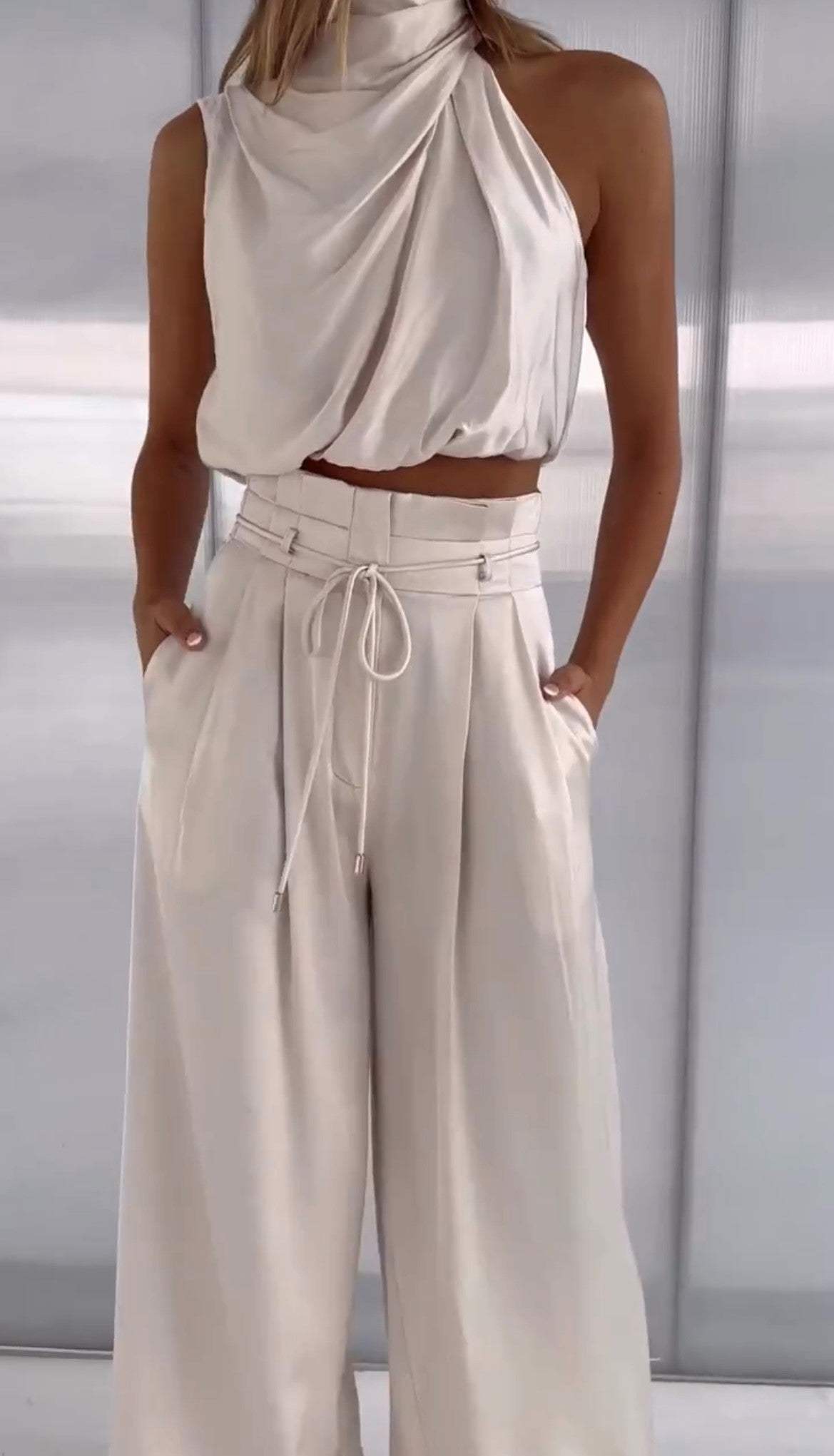 Stylisches Damen-Halfterneck-Kleid