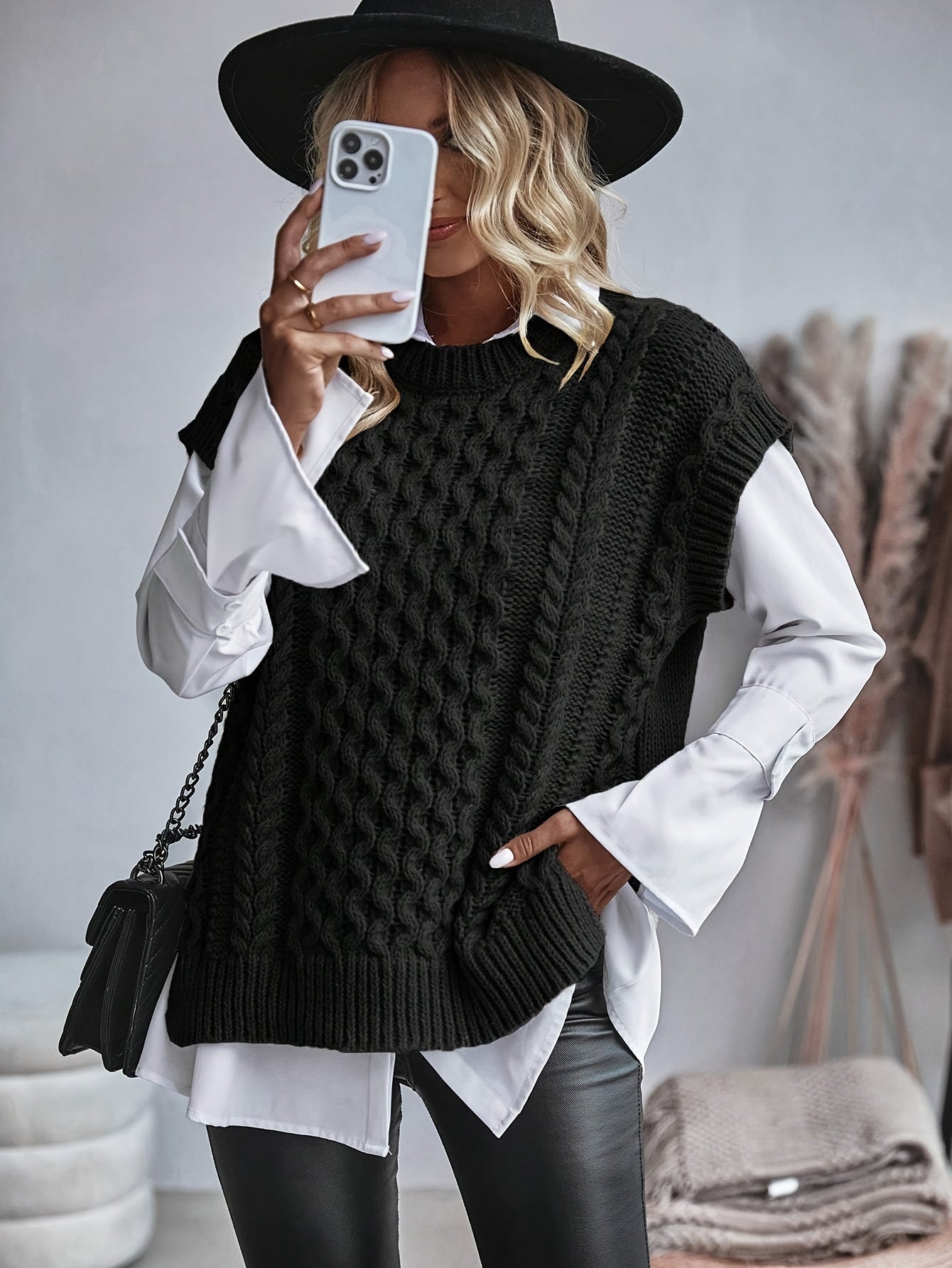 Clio | Strickjacke mit Schlitzen