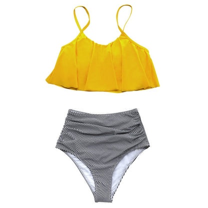 Bunter Bikini mit Rüschen
