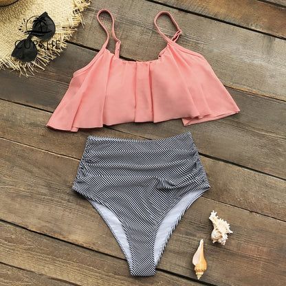 Bunter Bikini mit Rüschen