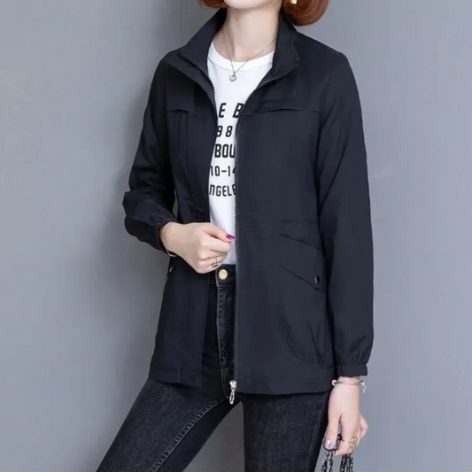 Elfenbeinfarbener schlanker Windbreaker | Schlank & Modern