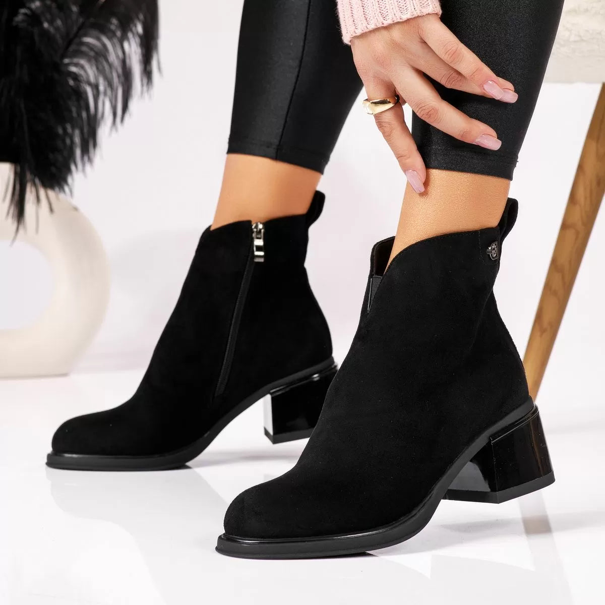 Carla - Stylische schwarze Stiefelchen