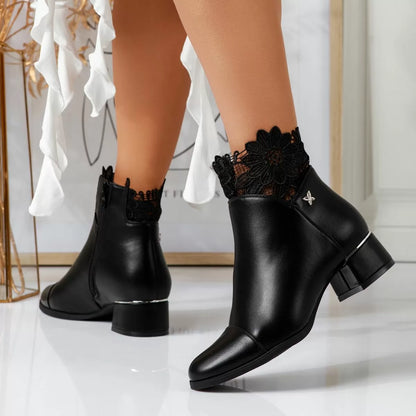 Stylische Lederstiefeletten mit Blumen