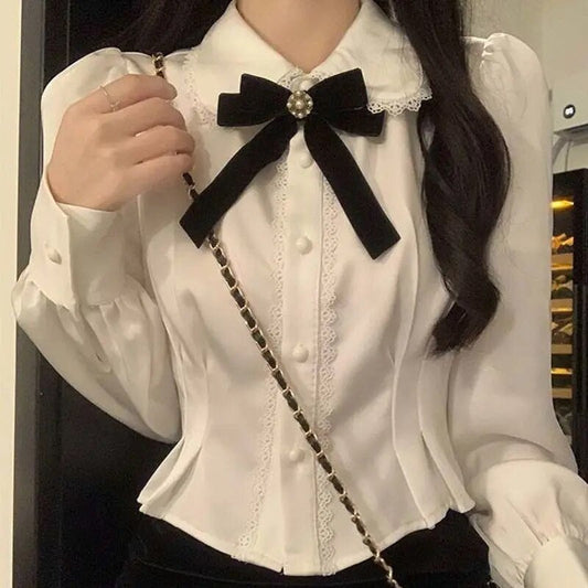 Karyna - Elegante Damenbluse mit langen Ärmeln und Schleife