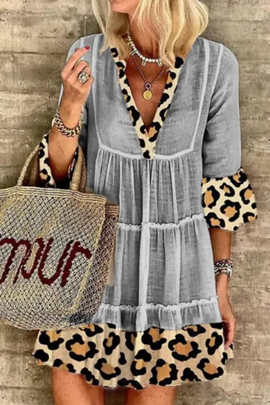 Lässiges Kleid mit Leopardenmuster und Spitzendetails
